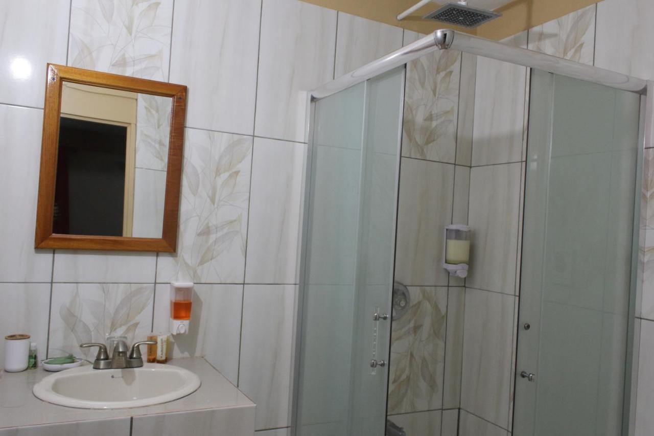 Matthew'S Miracle View Bed & Breakfast Roseau Dış mekan fotoğraf